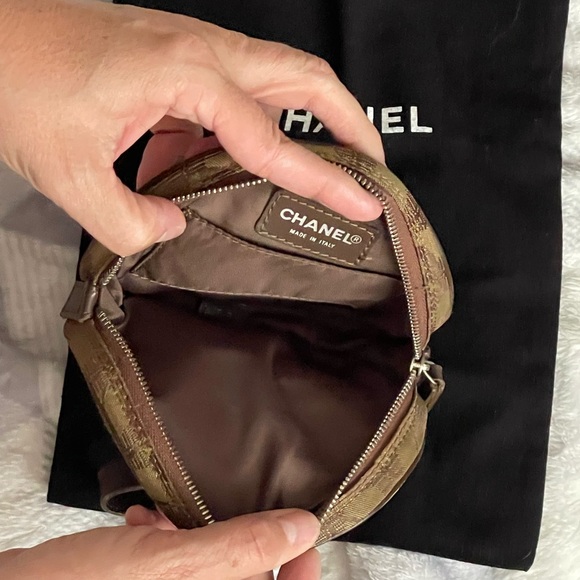 CHANEL Travel Ligne Wristlet - Picture 3 of 4